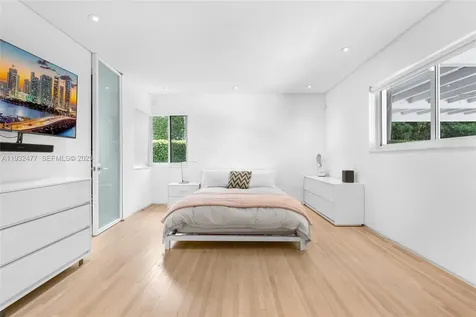 6420 Pinetree Drive Circle Miami Beach FL 33141