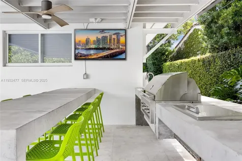 6420 Pinetree Drive Circle Miami Beach FL 33141