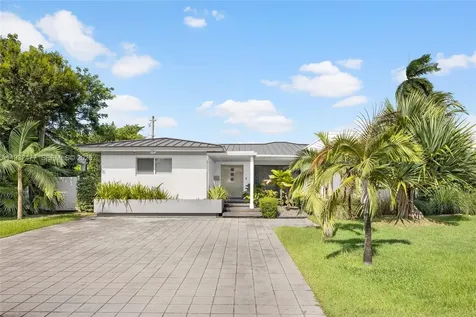 6420 Pinetree Drive Circle Miami Beach FL 33141