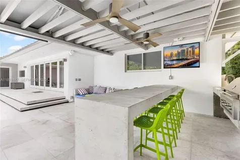 6420 Pinetree Drive Circle Miami Beach FL 33141