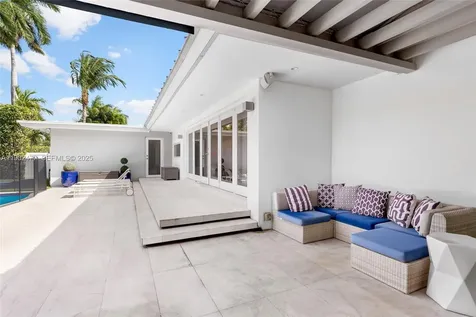 6420 Pinetree Drive Circle Miami Beach FL 33141