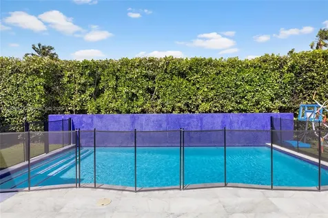 6420 Pinetree Drive Circle Miami Beach FL 33141