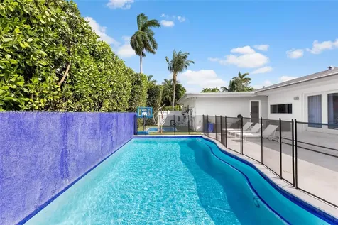 6420 Pinetree Drive Circle Miami Beach FL 33141