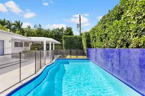 6420 Pinetree Drive Circle Miami Beach FL 33141