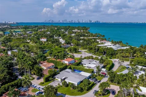 6420 Pinetree Drive Circle Miami Beach FL 33141