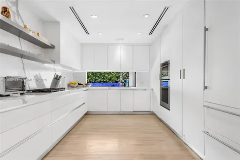 6420 Pinetree Drive Circle Miami Beach FL 33141