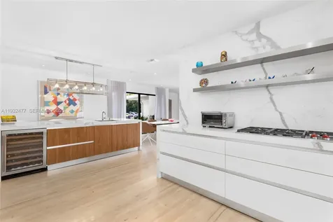 6420 Pinetree Drive Circle Miami Beach FL 33141