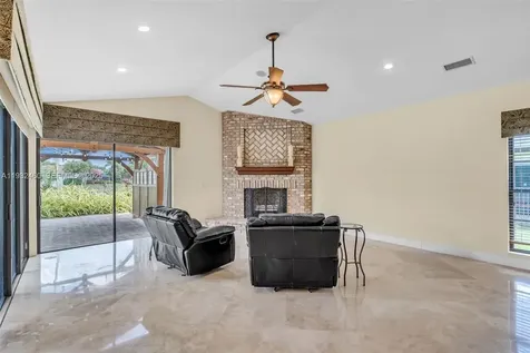 7840 NW 86th Terrace Tamarac FL 33321