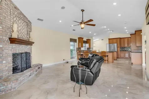 7840 NW 86th Terrace Tamarac FL 33321