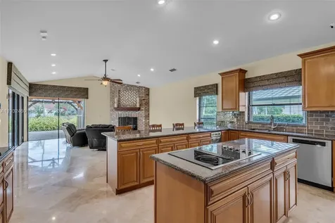 7840 NW 86th Terrace Tamarac FL 33321