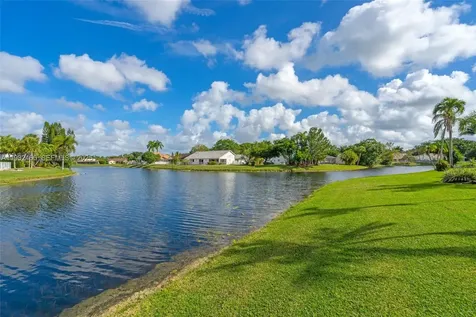 7840 NW 86th Terrace Tamarac FL 33321