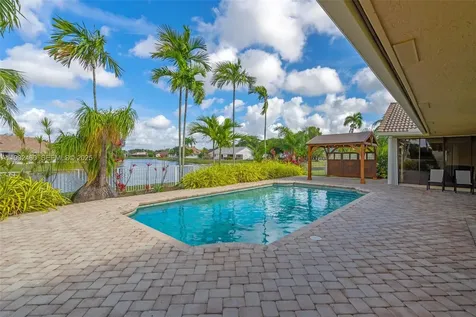 7840 NW 86th Terrace Tamarac FL 33321