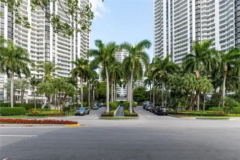 21205 Yacht Club Drive Aventura FL 33180