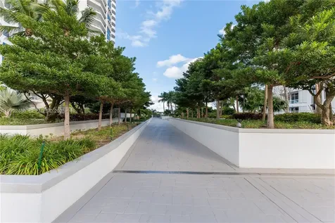 21205 Yacht Club Drive Aventura FL 33180