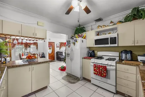 60 W 61st Street Hialeah FL 33012
