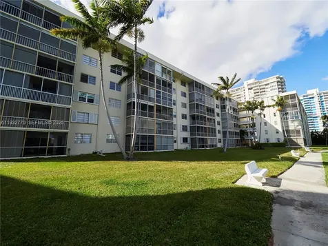 2861 Leonard Drive Aventura FL 33160