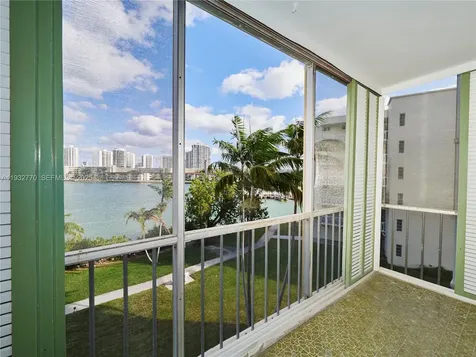 2861 Leonard Drive Aventura FL 33160