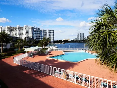 2861 Leonard Drive Aventura FL 33160