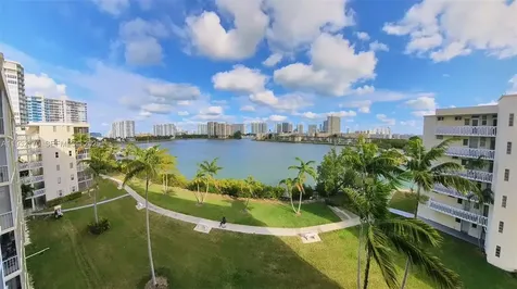 2861 Leonard Drive Aventura FL 33160