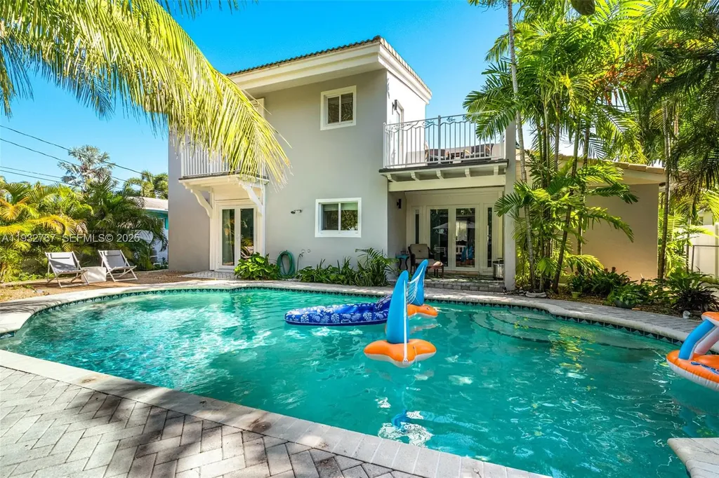 517 NE 2nd Place Dania Beach FL 33004