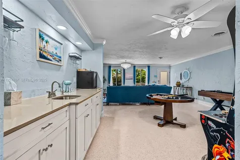 517 NE 2nd Place Dania Beach FL 33004