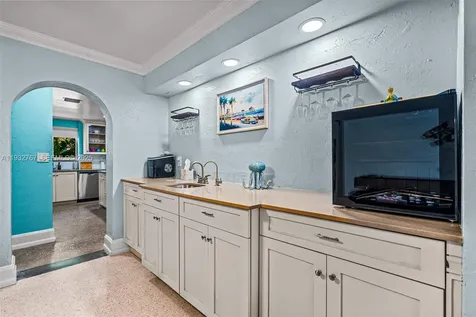 517 NE 2nd Place Dania Beach FL 33004