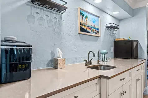 517 NE 2nd Place Dania Beach FL 33004