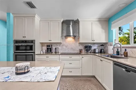 517 NE 2nd Place Dania Beach FL 33004