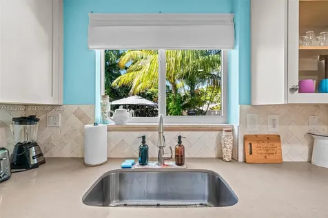 517 NE 2nd Place Dania Beach FL 33004