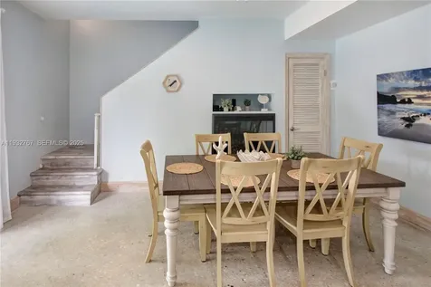 517 NE 2nd Place Dania Beach FL 33004