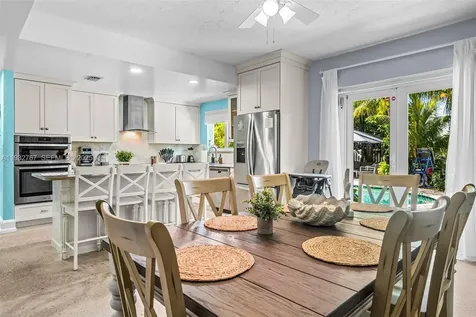 517 NE 2nd Place Dania Beach FL 33004
