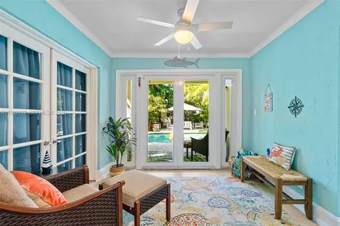 517 NE 2nd Place Dania Beach FL 33004