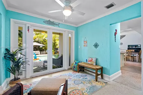 517 NE 2nd Place Dania Beach FL 33004