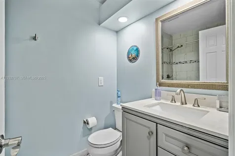 517 NE 2nd Place Dania Beach FL 33004