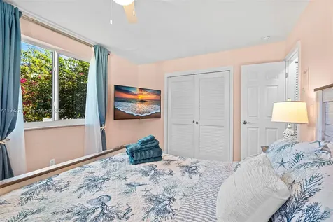 517 NE 2nd Place Dania Beach FL 33004