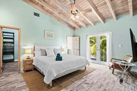 517 NE 2nd Place Dania Beach FL 33004