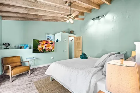 517 NE 2nd Place Dania Beach FL 33004