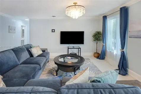 517 NE 2nd Place Dania Beach FL 33004