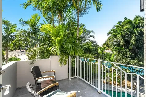517 NE 2nd Place Dania Beach FL 33004