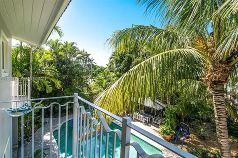517 NE 2nd Place Dania Beach FL 33004