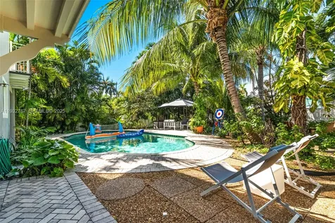 517 NE 2nd Place Dania Beach FL 33004