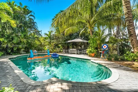 517 NE 2nd Place Dania Beach FL 33004
