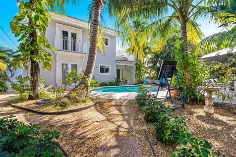 517 NE 2nd Place Dania Beach FL 33004
