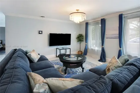 517 NE 2nd Place Dania Beach FL 33004