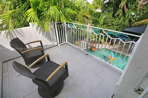 517 NE 2nd Place Dania Beach FL 33004