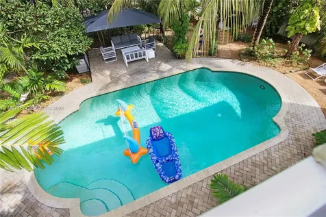517 NE 2nd Place Dania Beach FL 33004
