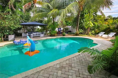 517 NE 2nd Place Dania Beach FL 33004