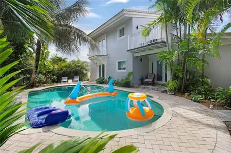 517 NE 2nd Place Dania Beach FL 33004