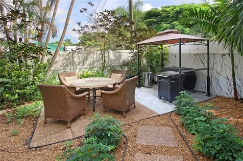 517 NE 2nd Place Dania Beach FL 33004