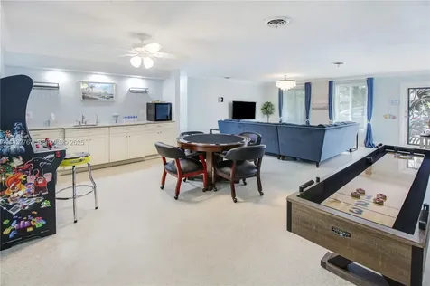 517 NE 2nd Place Dania Beach FL 33004